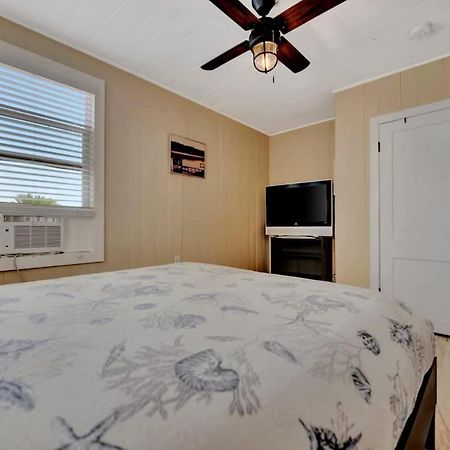 Stones Throw Beachside Bungalow #1 On The Beach Clearwater Beach Exterior photo
