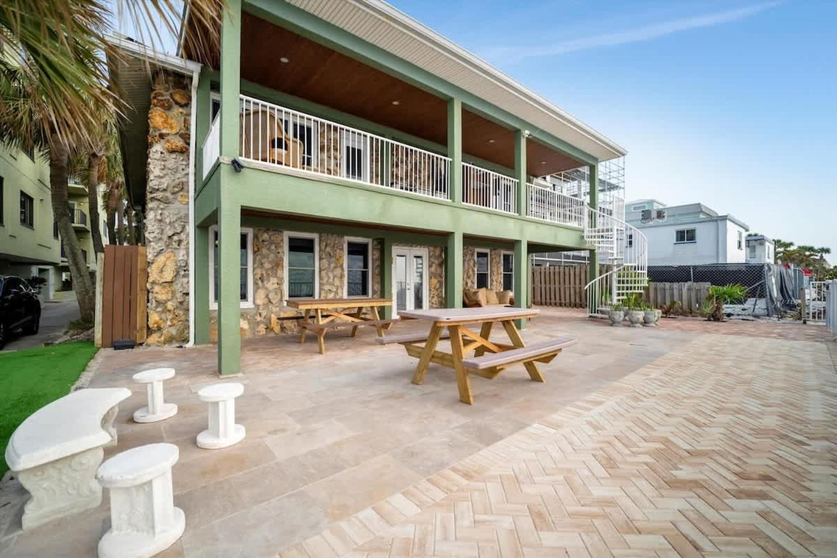 Stones Throw Beachside Bungalow #1 On The Beach Clearwater Beach Exterior photo