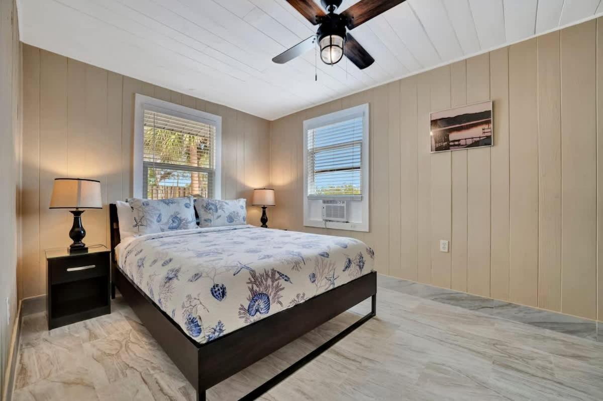 Stones Throw Beachside Bungalow #1 On The Beach Clearwater Beach Exterior photo