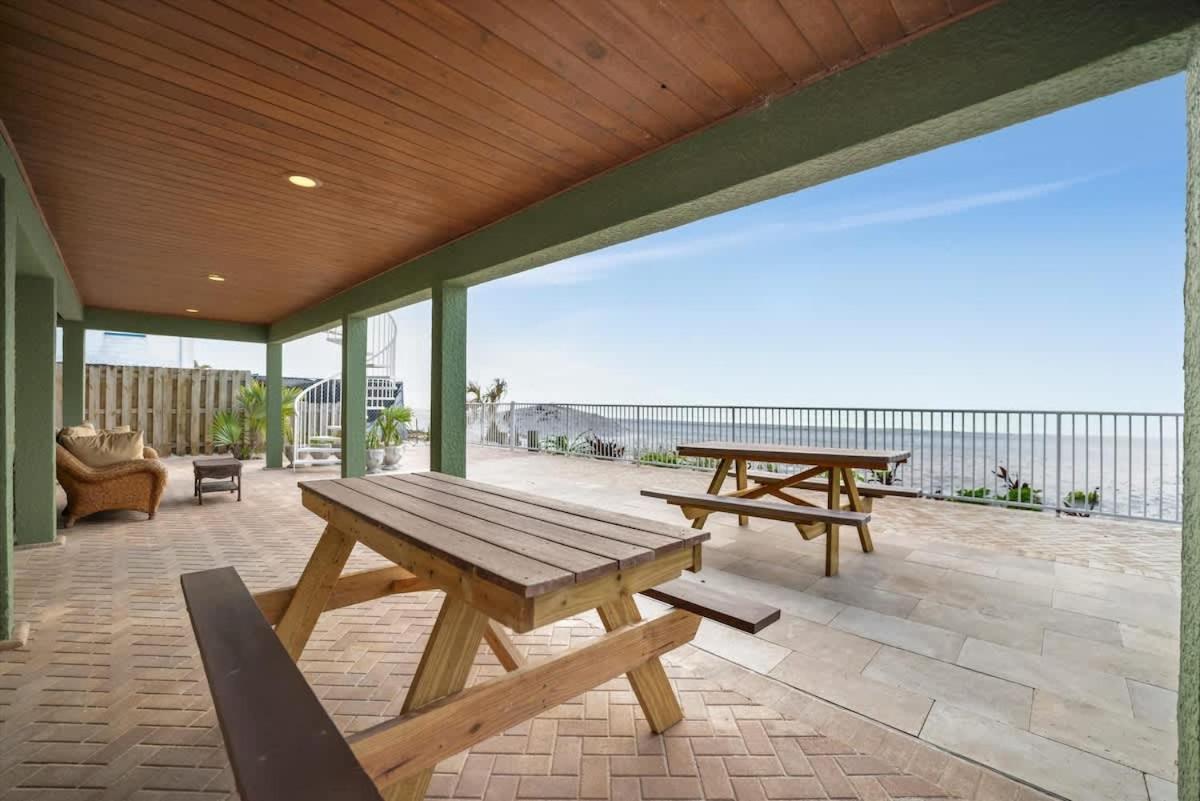 Stones Throw Beachside Bungalow #1 On The Beach Clearwater Beach Exterior photo